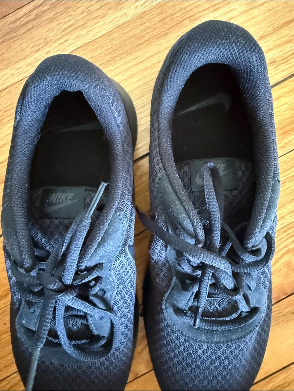 Women’s Nike Black Mesh sneakers